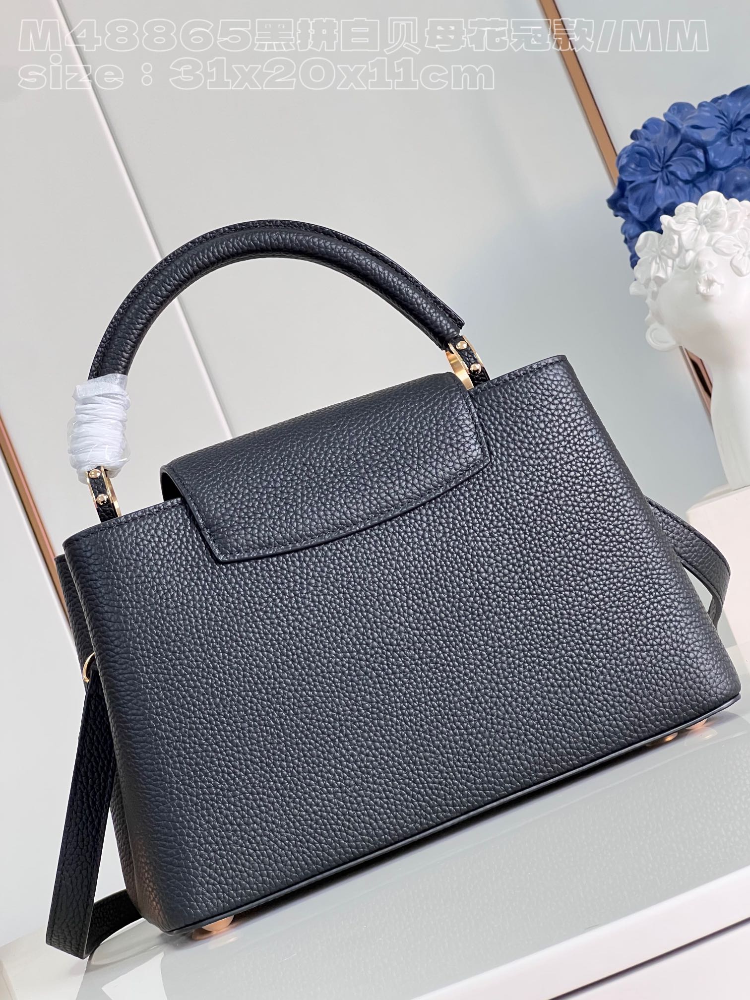 l**is V*t*n capucines mm handbag