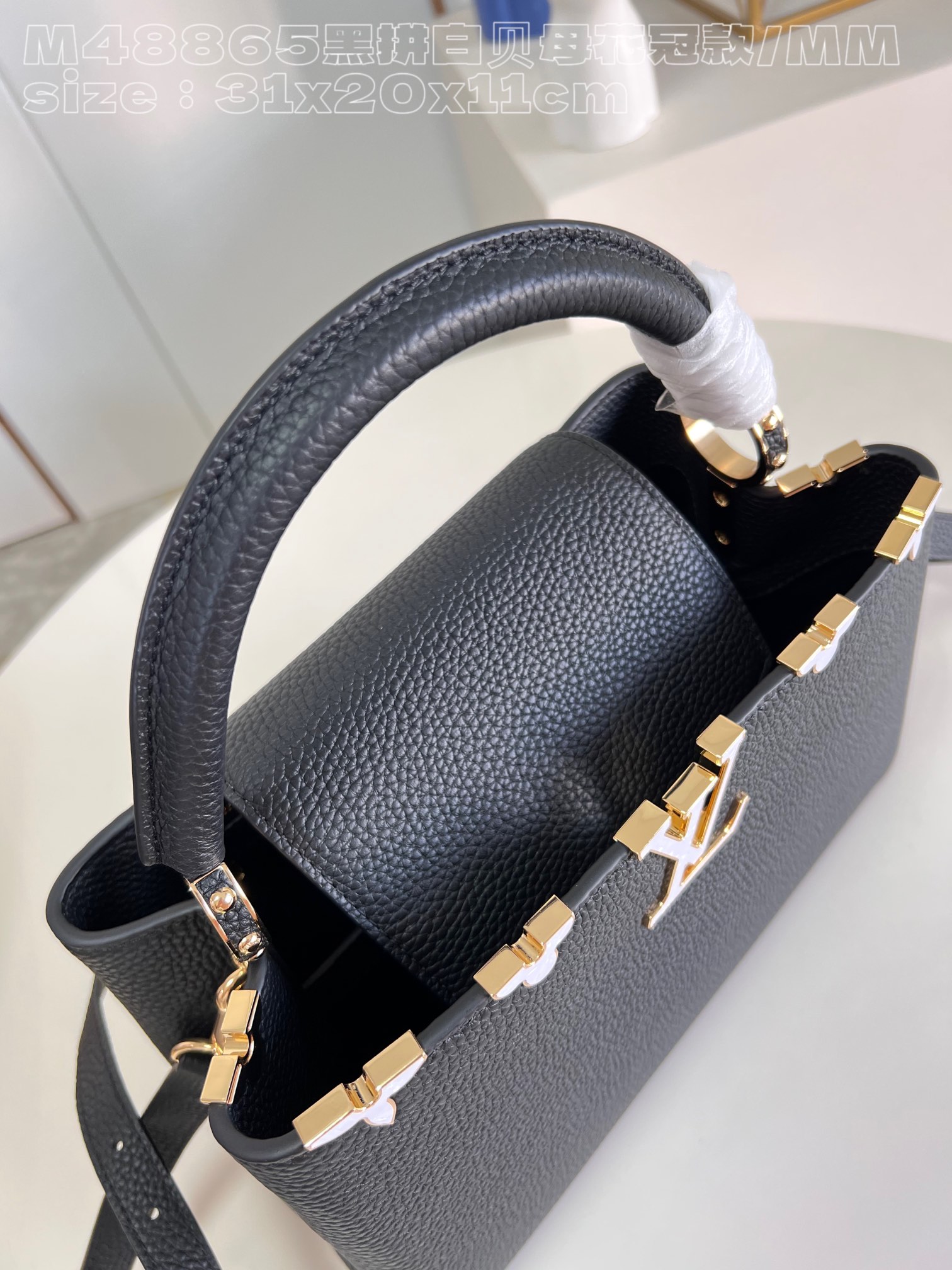 l**is V*t*n capucines mm handbag