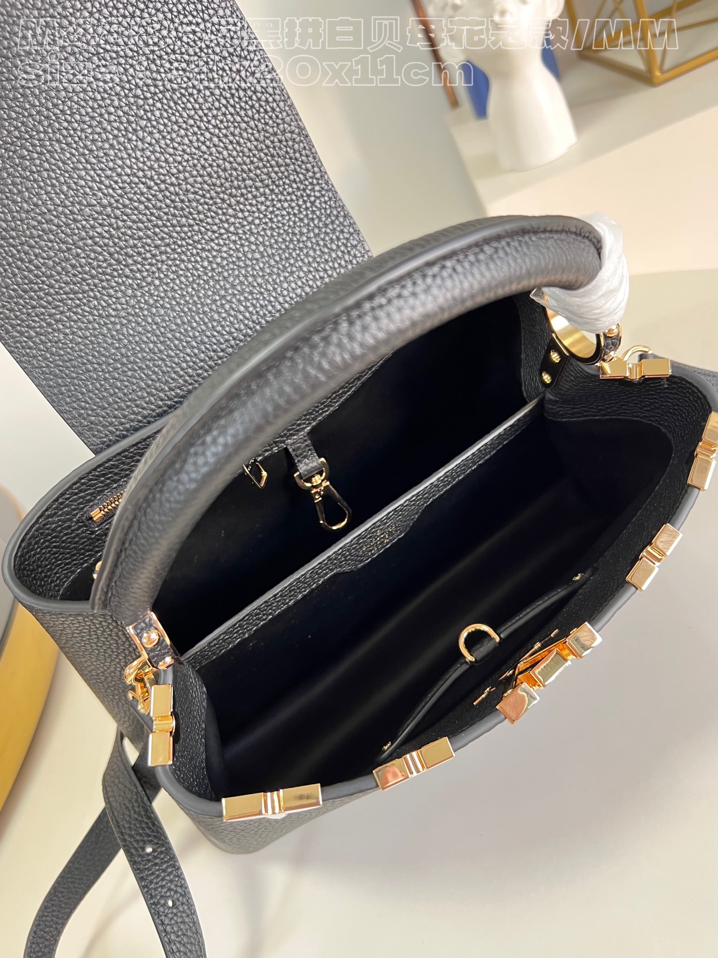 l**is V*t*n capucines mm handbag