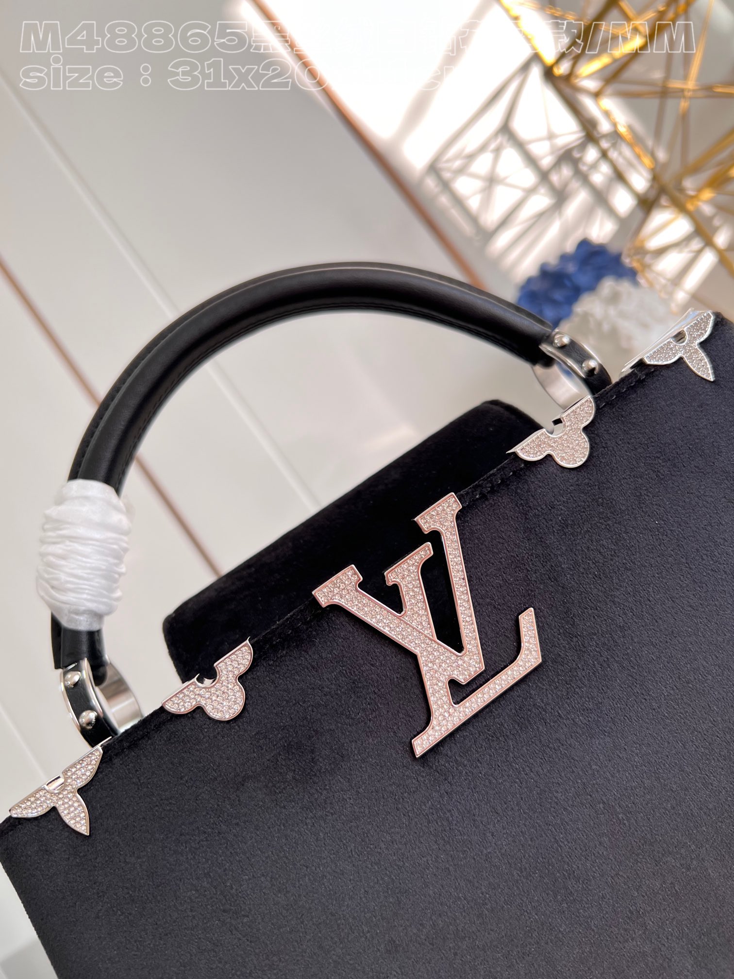 l**is V*t*n capucines mm handbag