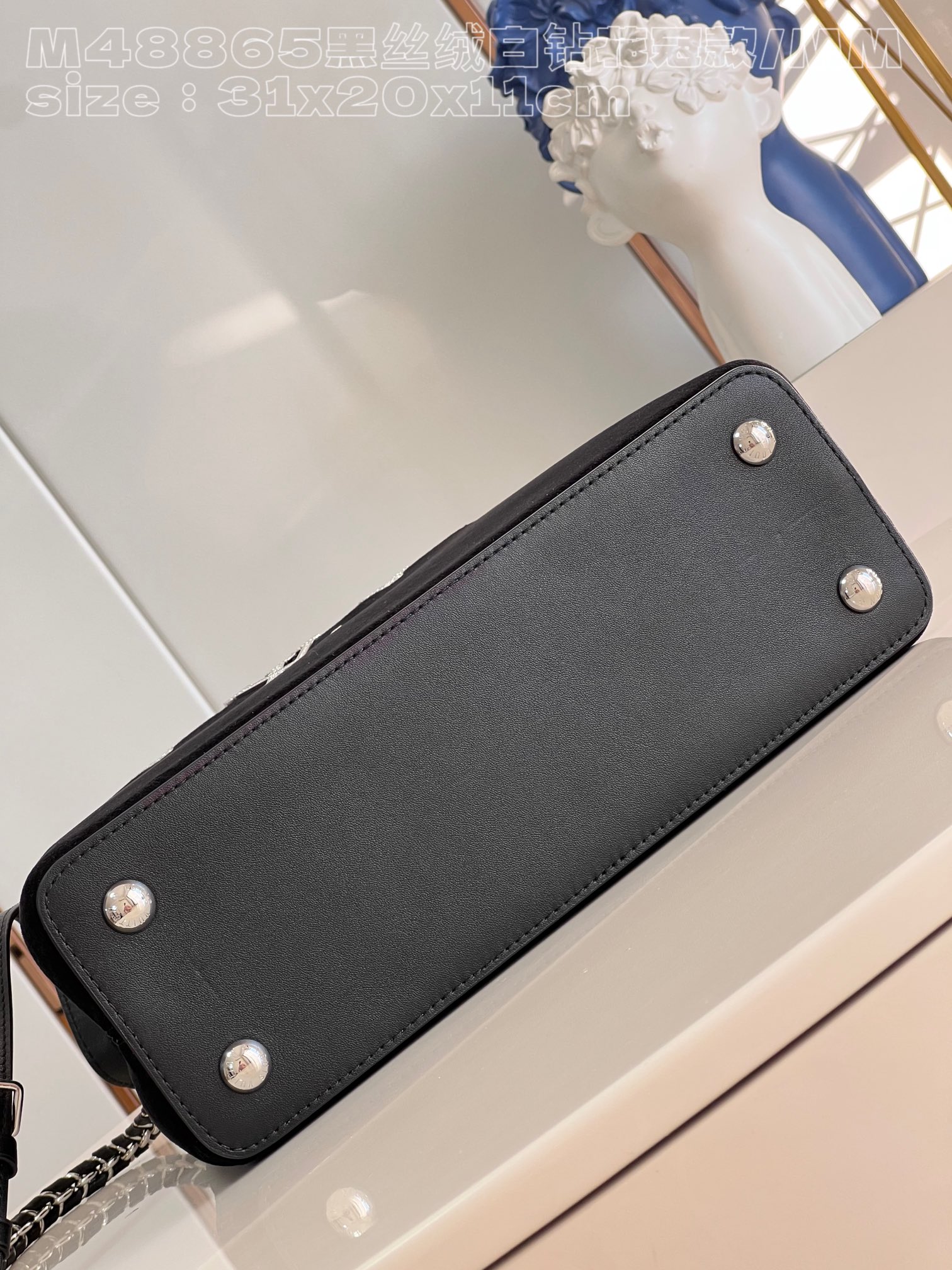 l**is V*t*n capucines mm handbag
