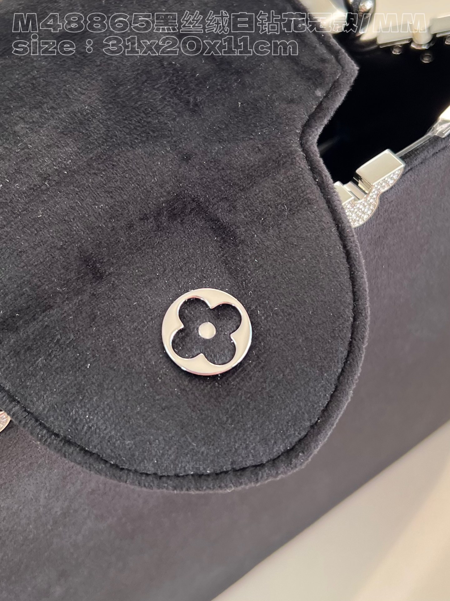 l**is V*t*n capucines mm handbag