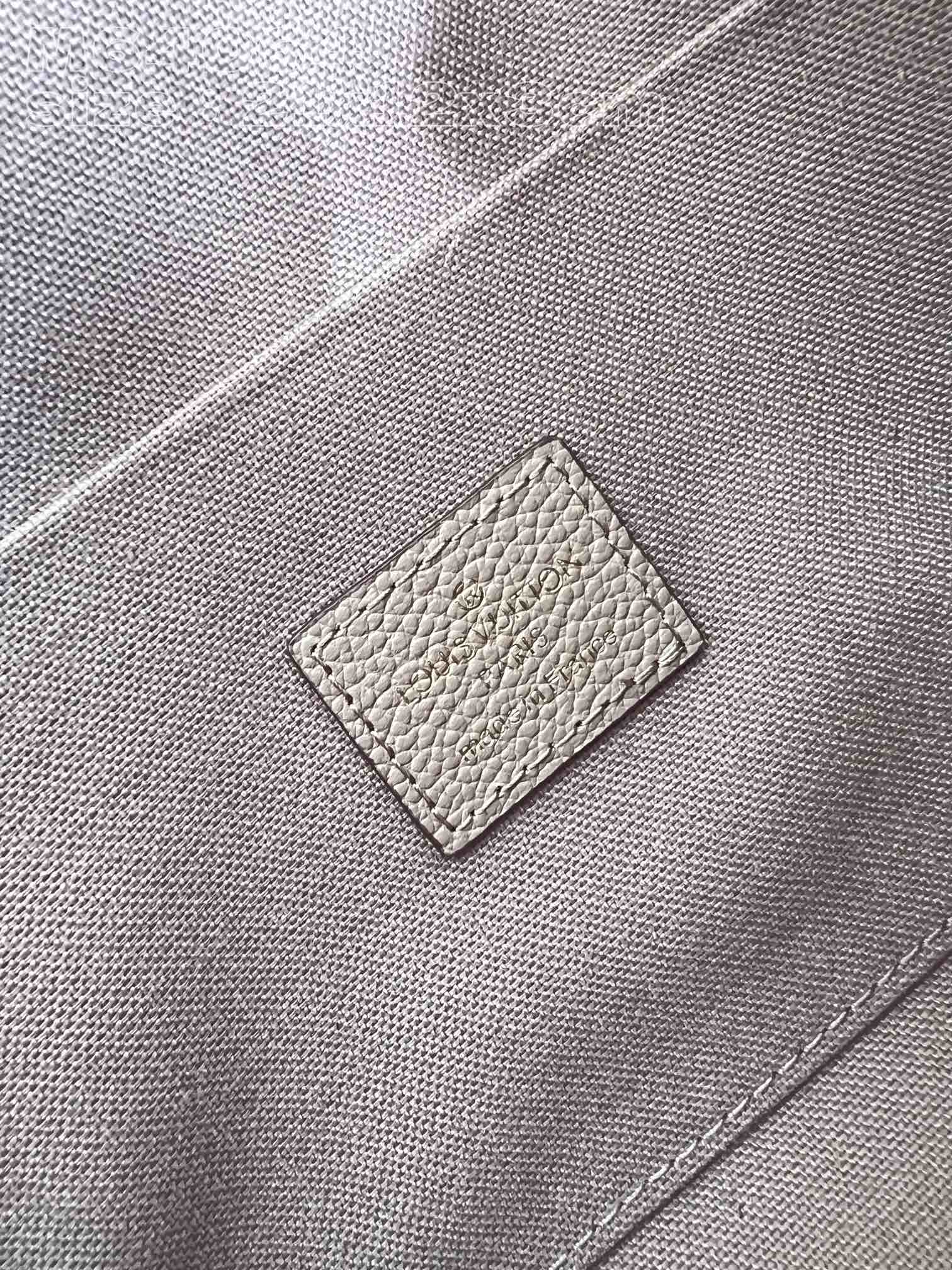 l**is V*t*n pochette félicie