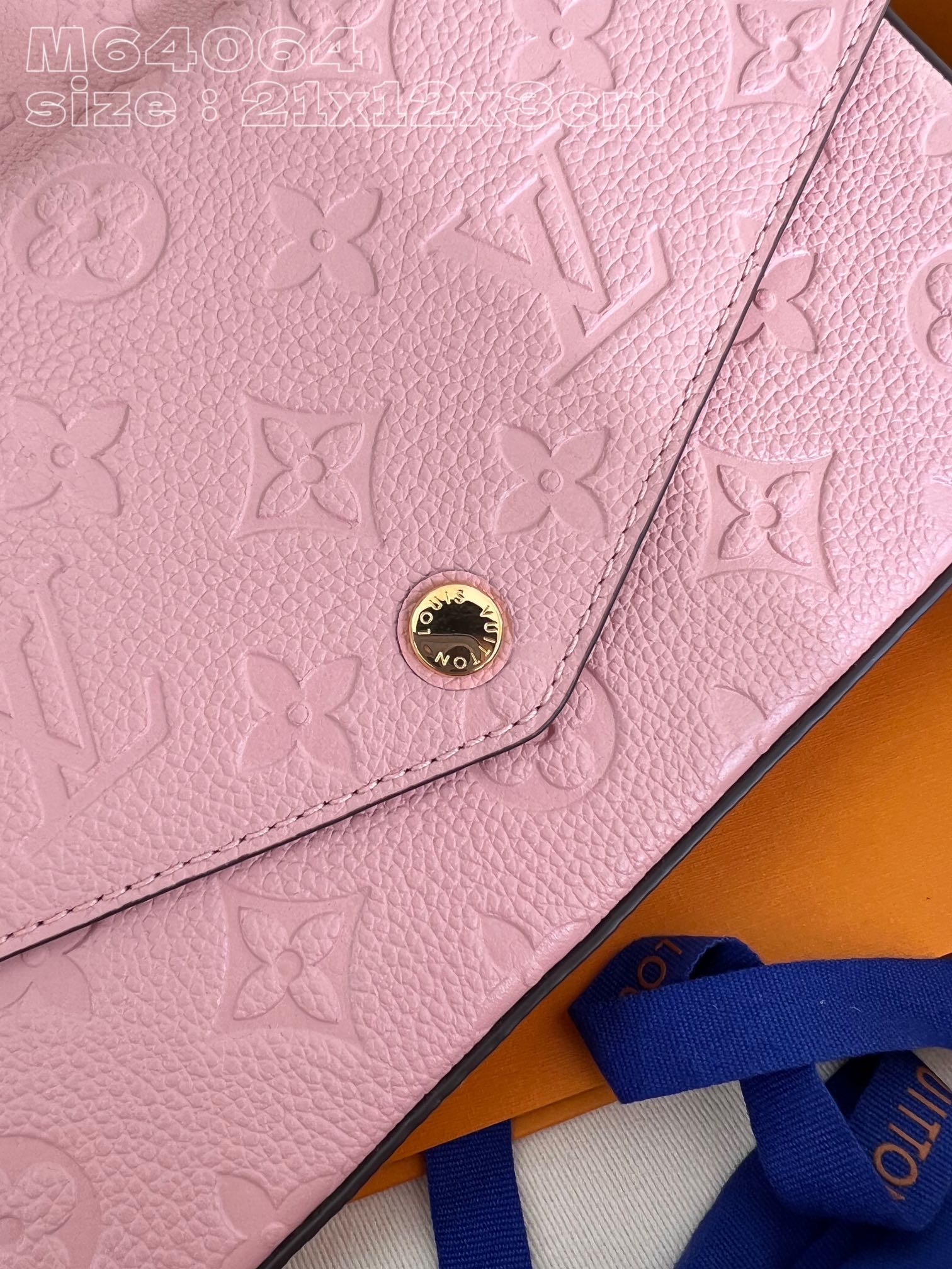 l**is V*t*n pochette félicie