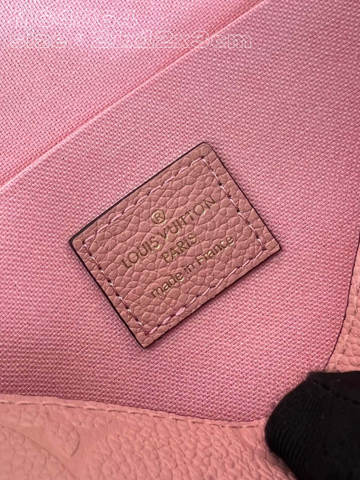 l**is V*t*n pochette félicie