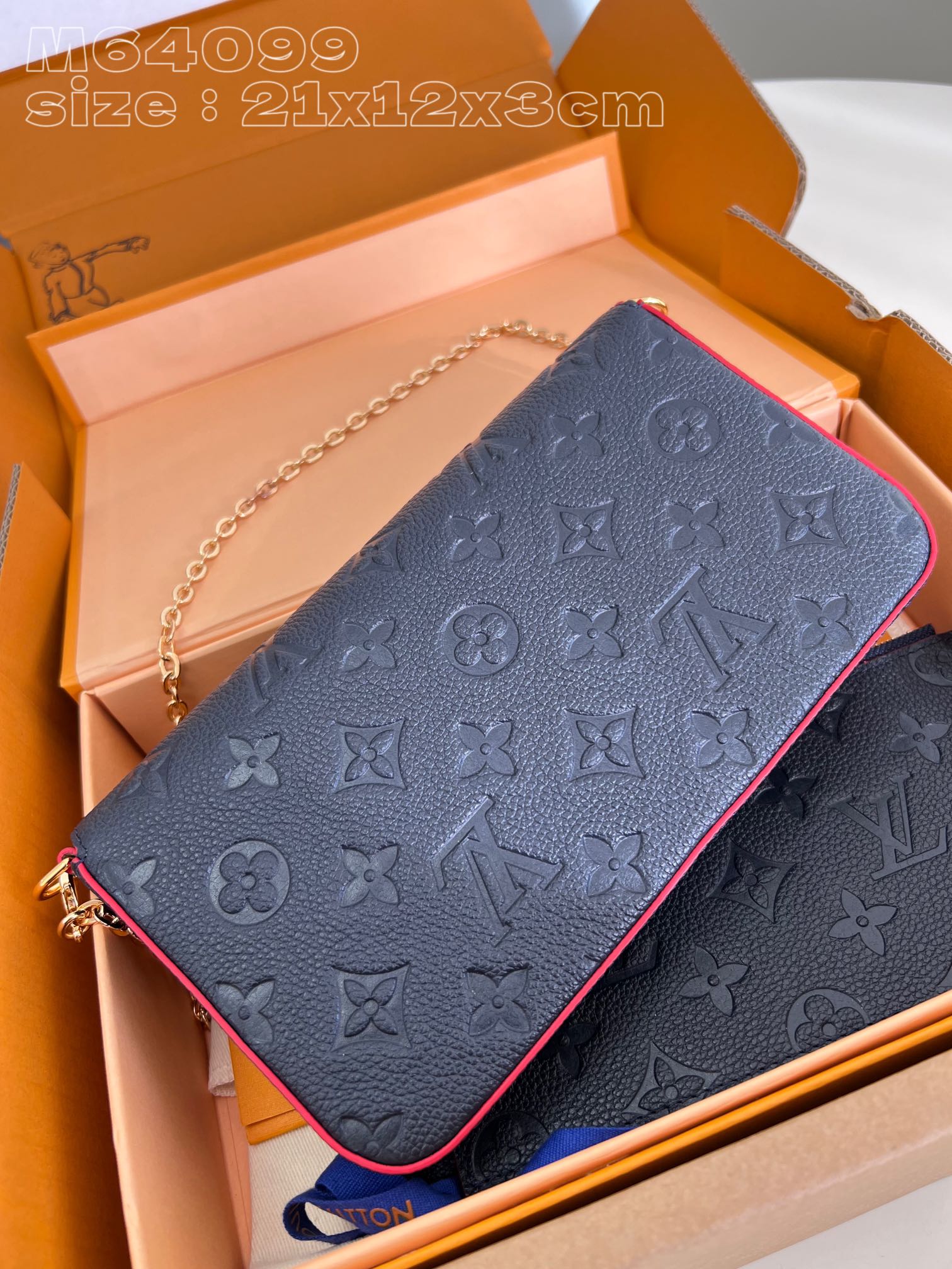 l**is V*t*n pochette félicie