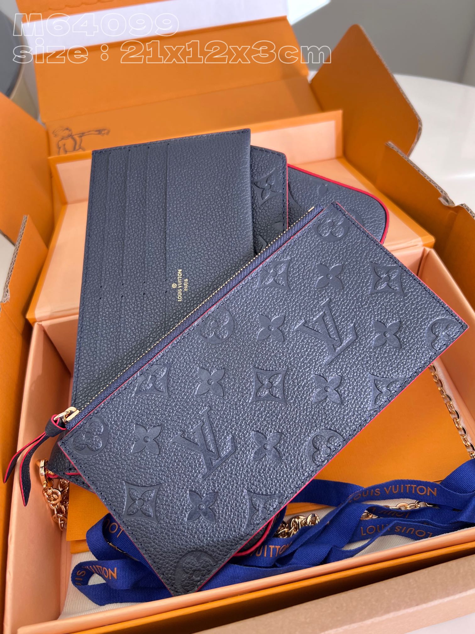 l**is V*t*n pochette félicie