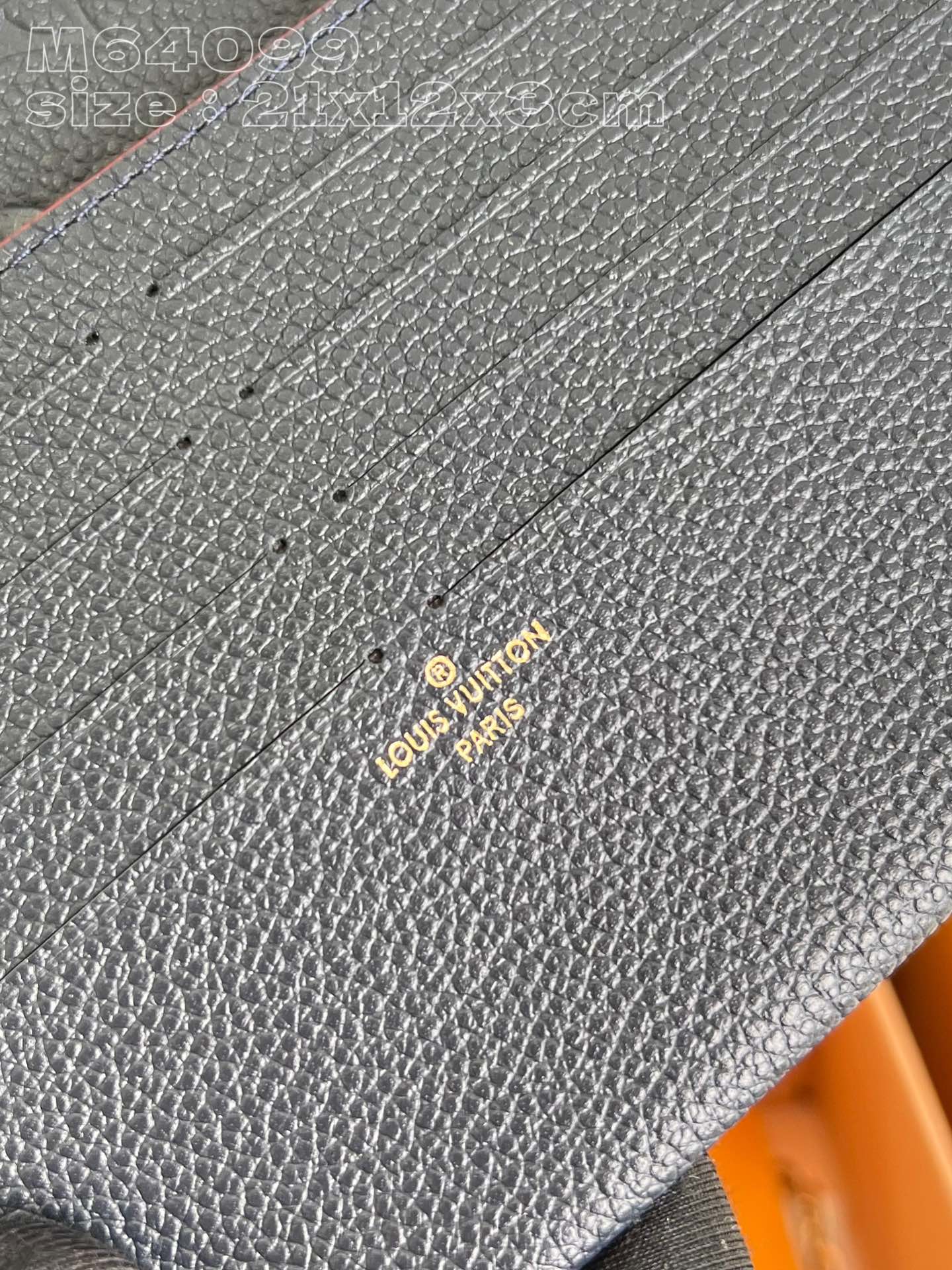 l**is V*t*n pochette félicie