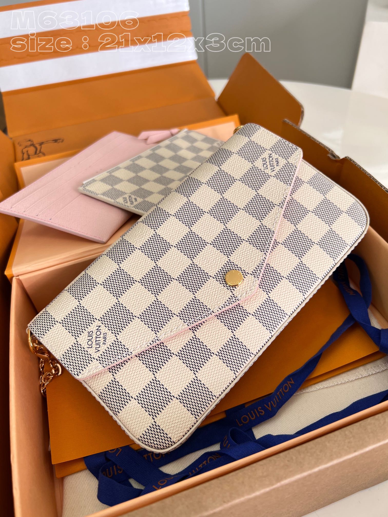 l**is V*t*n pochette félicie