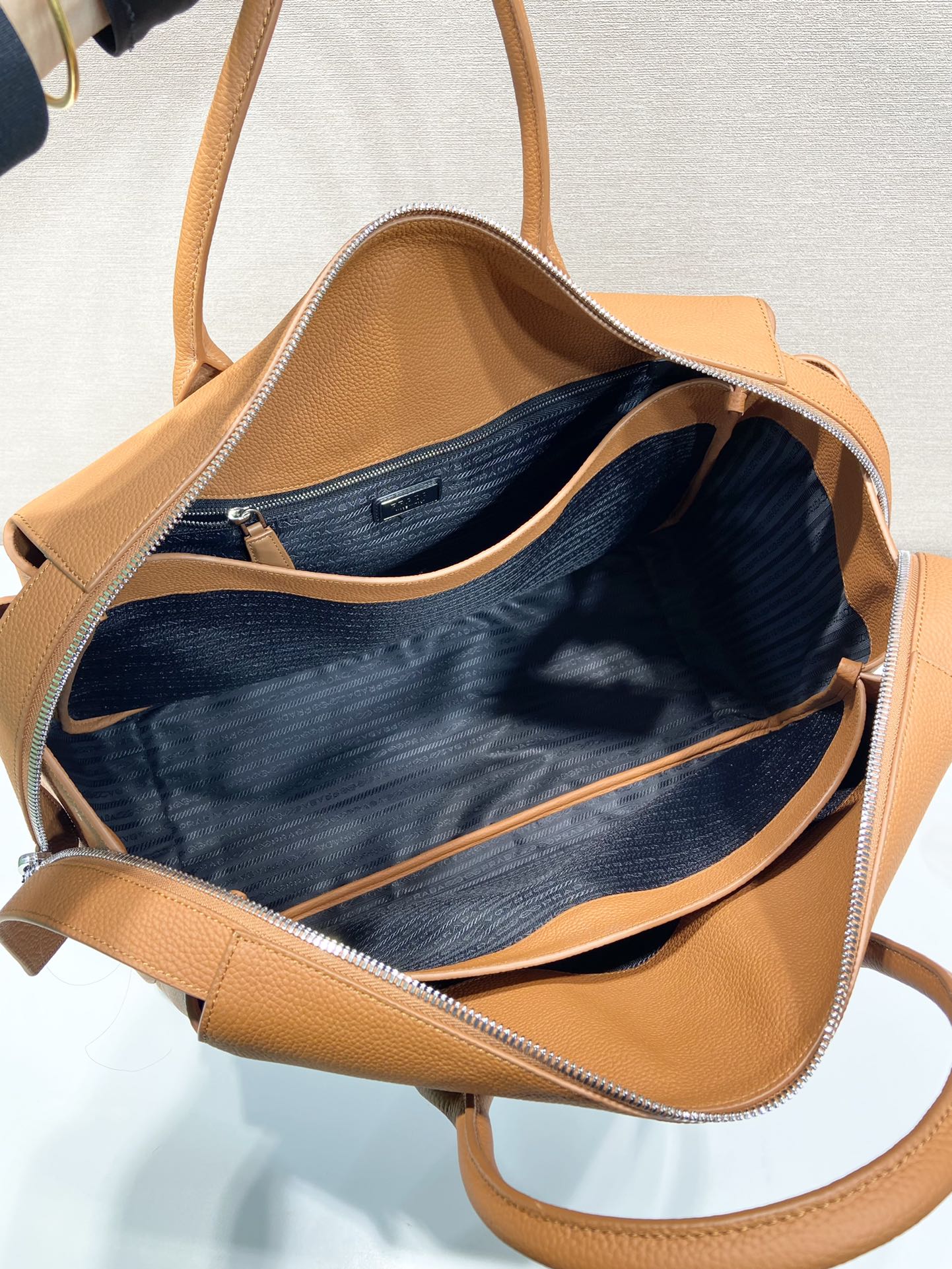 Pra*a leather travel bag