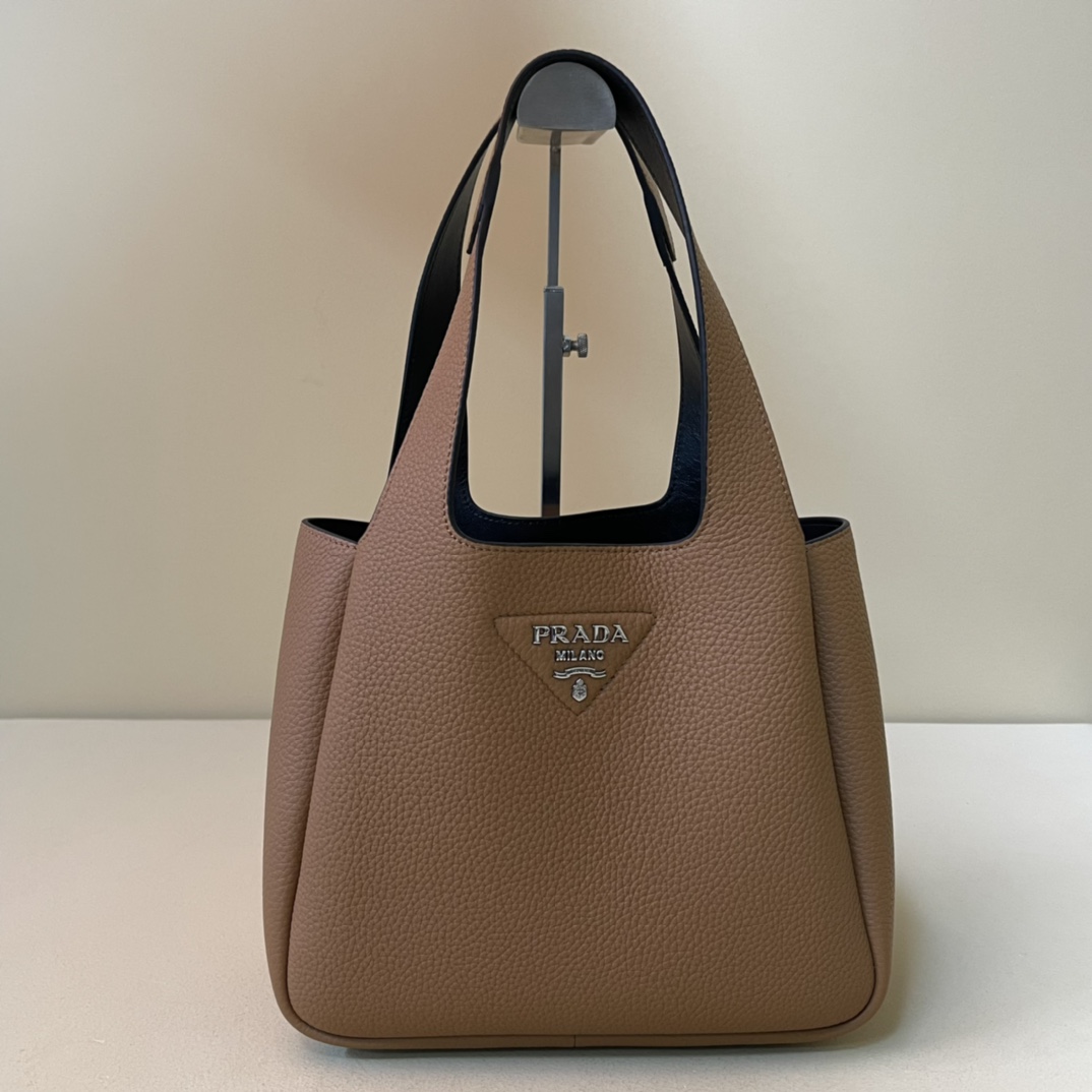 Pra*a medium leather tote