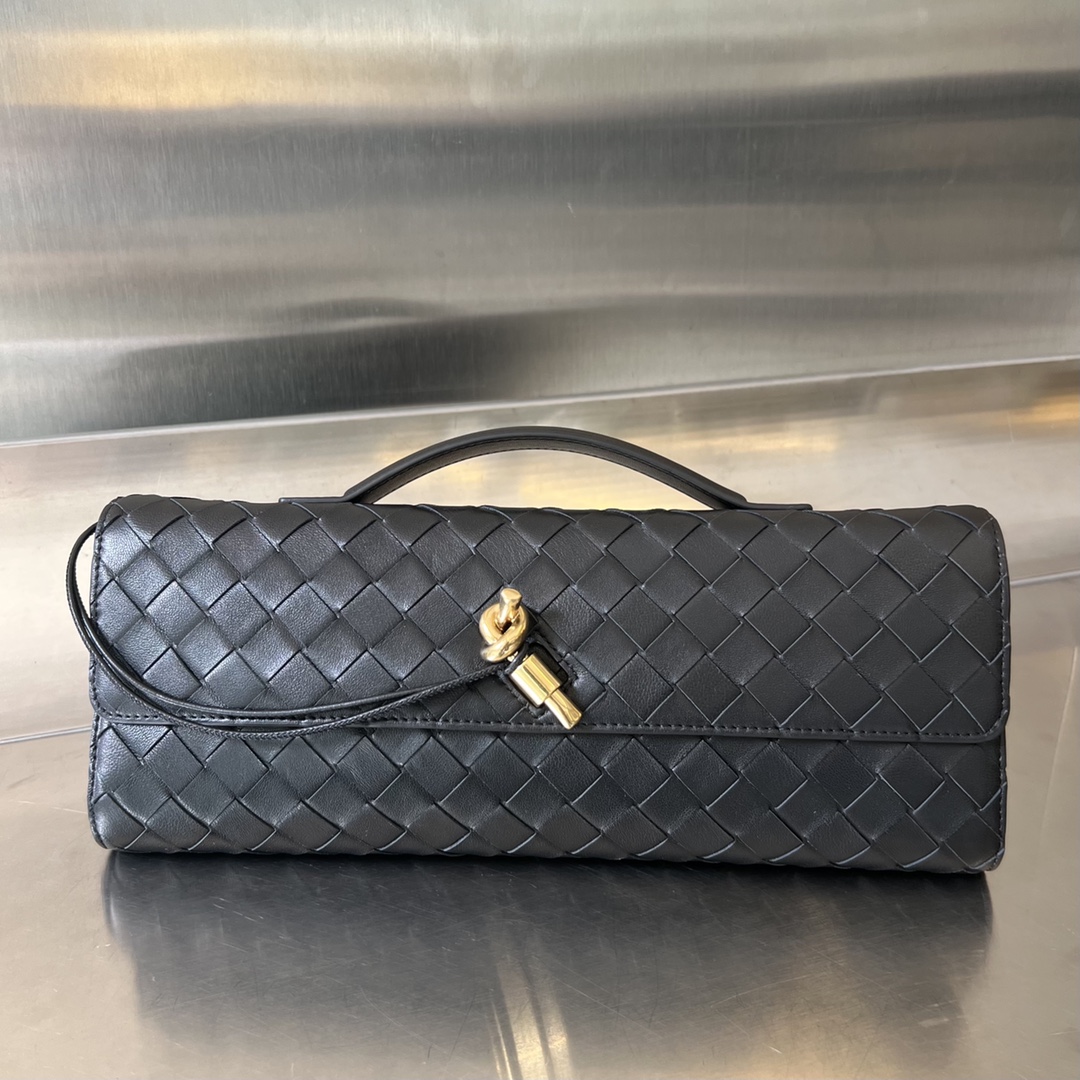 bo*te*ga Ve*ne*ta long clutch andiamo with handle