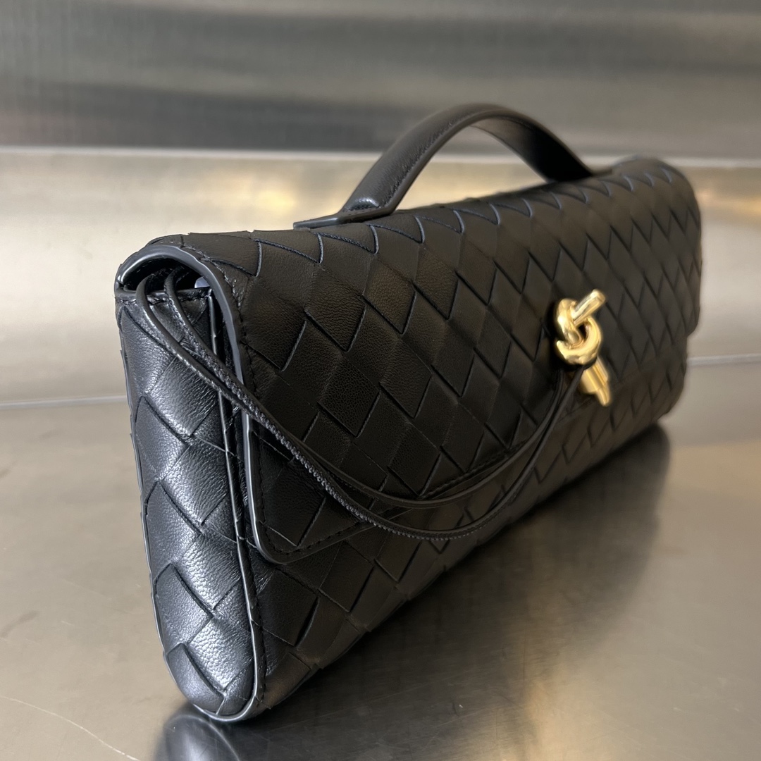 bo*te*ga Ve*ne*ta long clutch andiamo with handle
