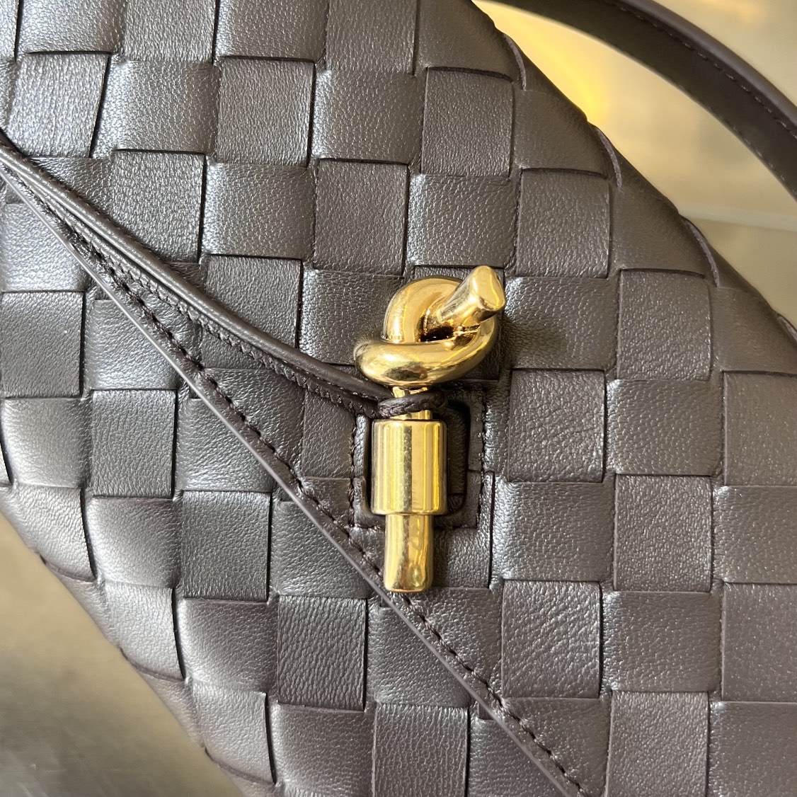 bo*te*ga Ve*ne*ta clutch andiamo with handle