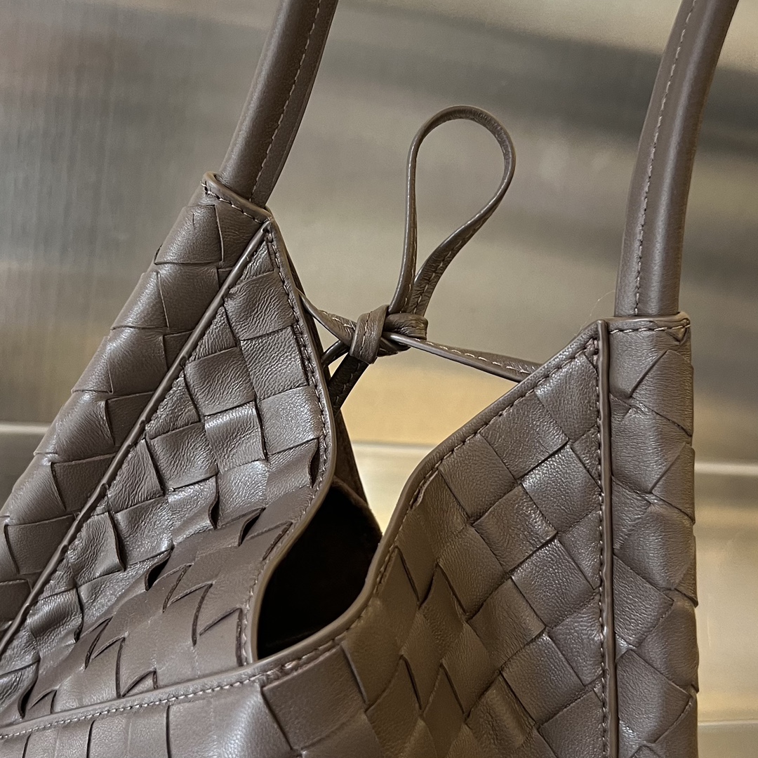 bo*te*ga Ve*ne*ta small solstice shoulder bag