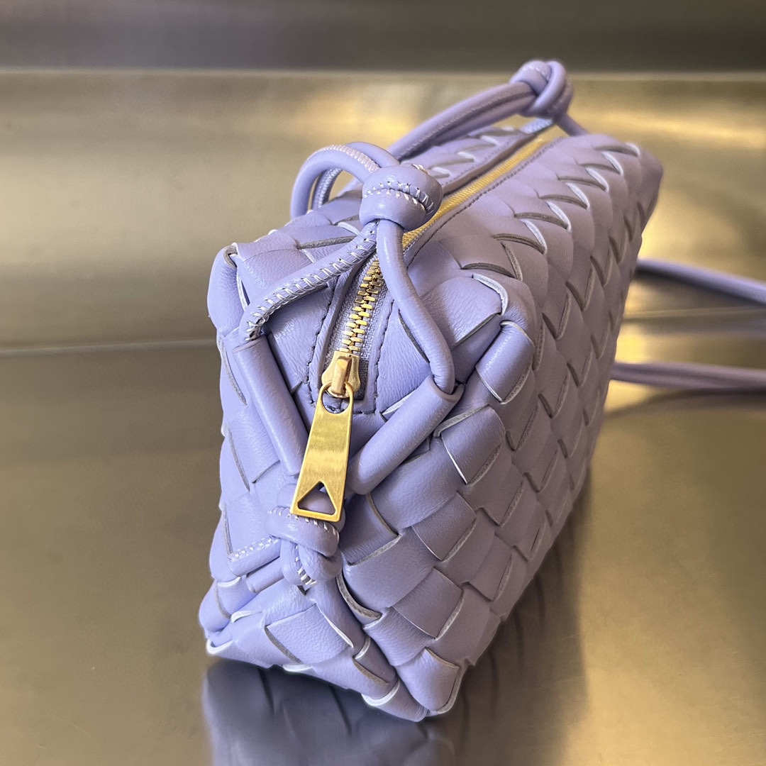 bo*te*ga Ve*ne*ta mini loop camera bag