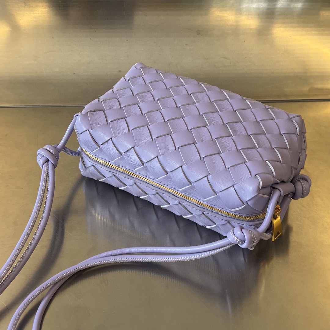 bo*te*ga Ve*ne*ta mini loop camera bag