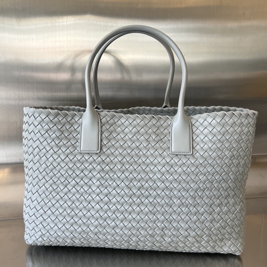 bo*te*ga Ve*ne*ta cabat large bag