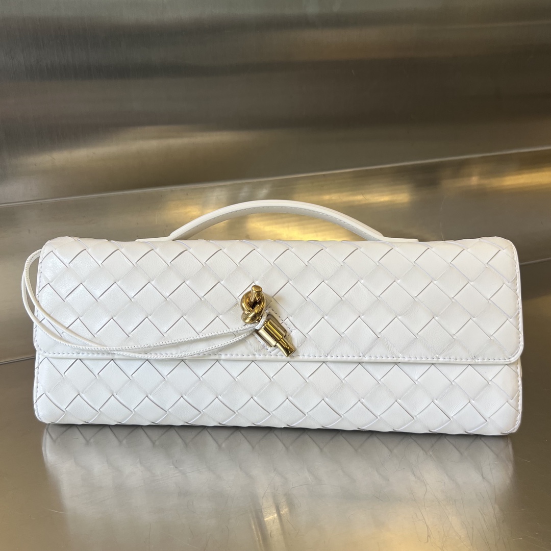 bo*te*ga Ve*ne*ta clutch andiamo with handle