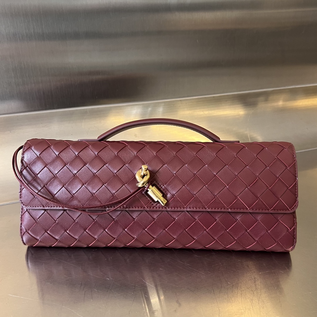 bo*te*ga Ve*ne*ta long clutch andiamo with handle