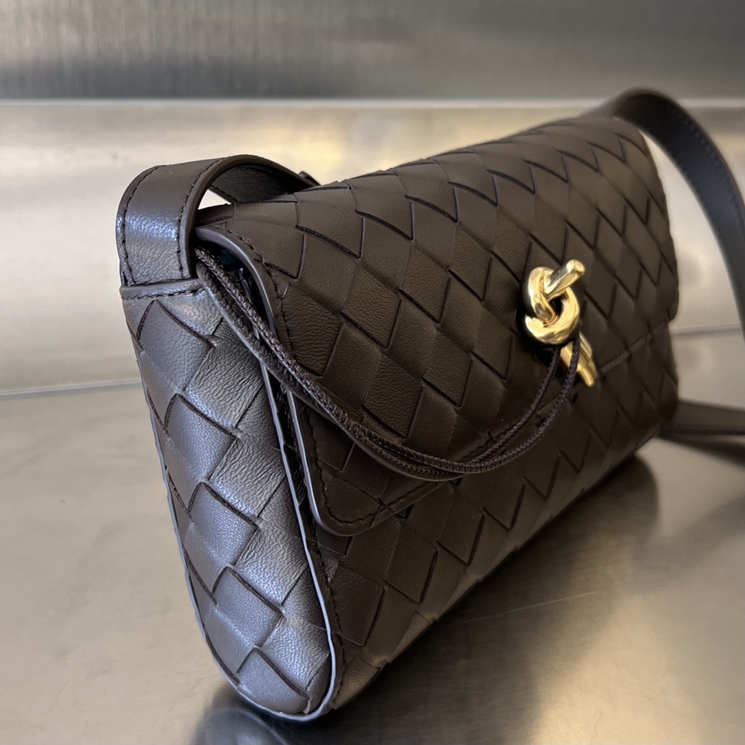 bo*te*ga Ve*ne*ta mini andiamo cross-body bag