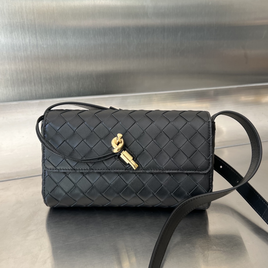bo*te*ga Ve*ne*ta mini andiamo cross-body bag