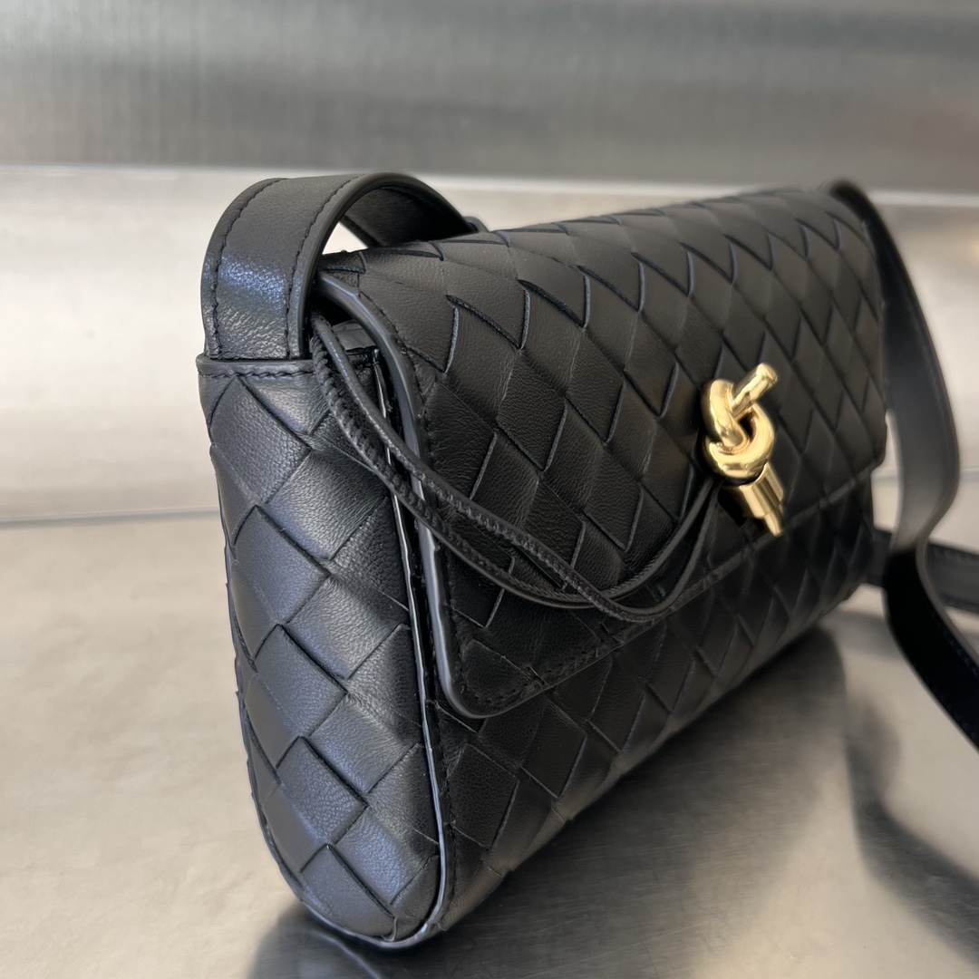 bo*te*ga Ve*ne*ta mini andiamo cross-body bag