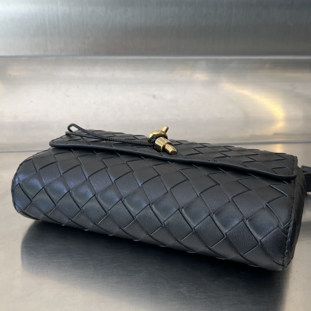 bo*te*ga Ve*ne*ta mini andiamo cross-body bag