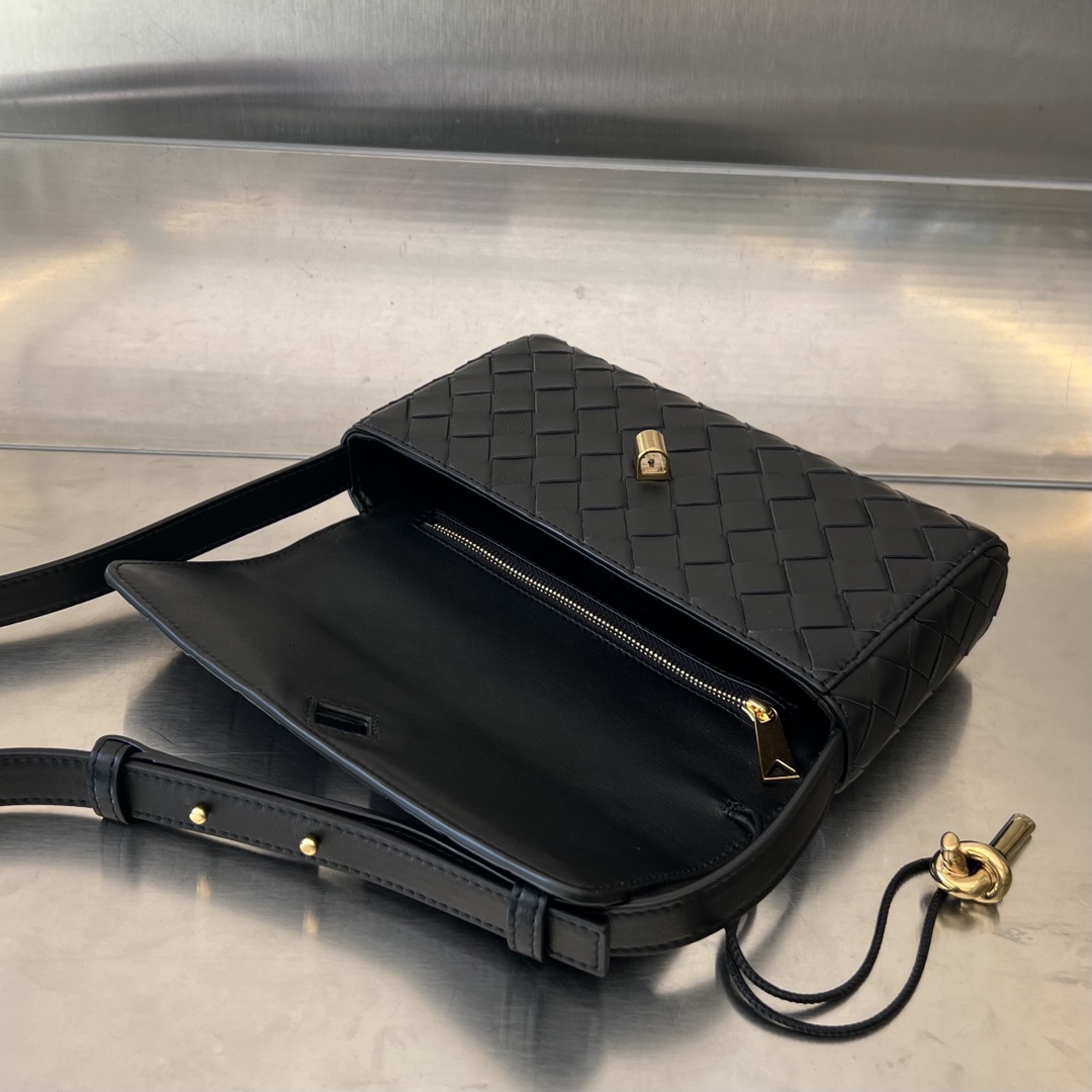 bo*te*ga Ve*ne*ta mini andiamo cross-body bag