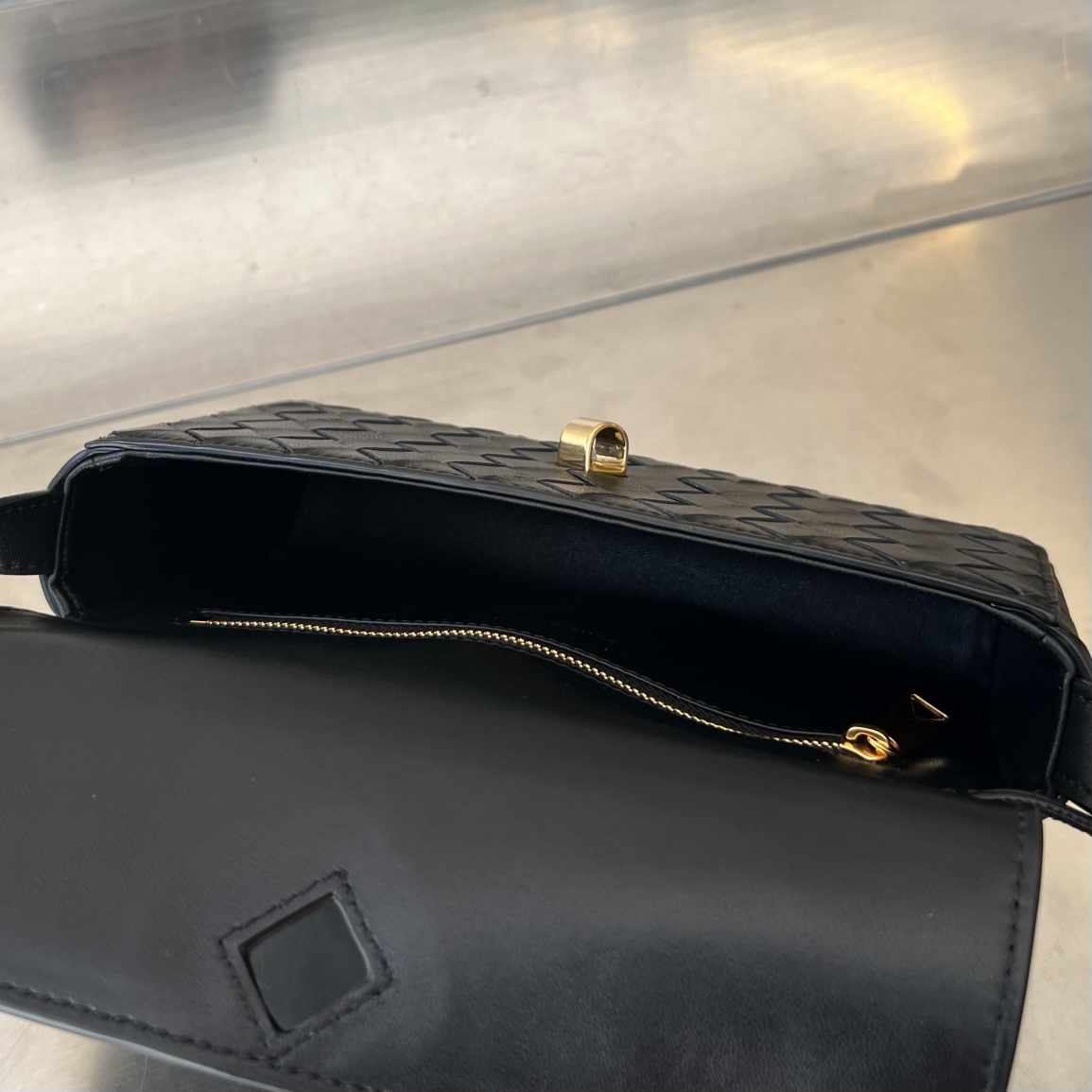 bo*te*ga Ve*ne*ta mini andiamo cross-body bag