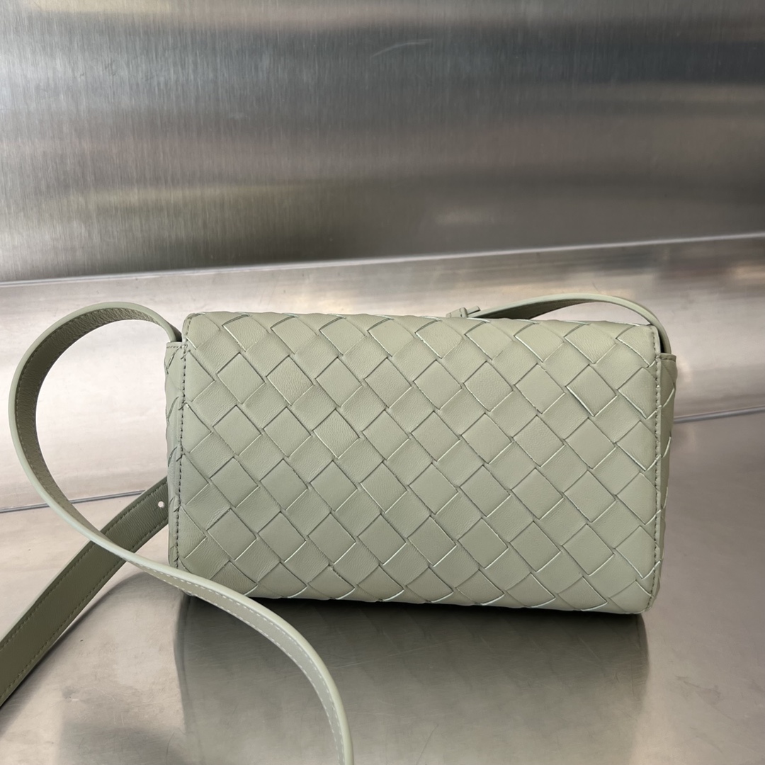 bo*te*ga Ve*ne*ta mini andiamo cross-body bag
