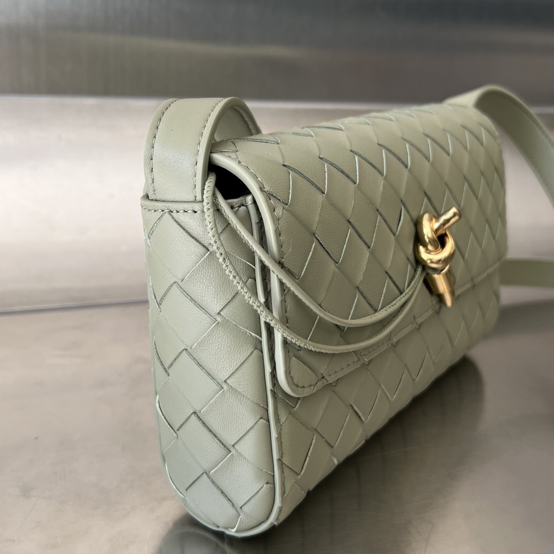 bo*te*ga Ve*ne*ta mini andiamo cross-body bag