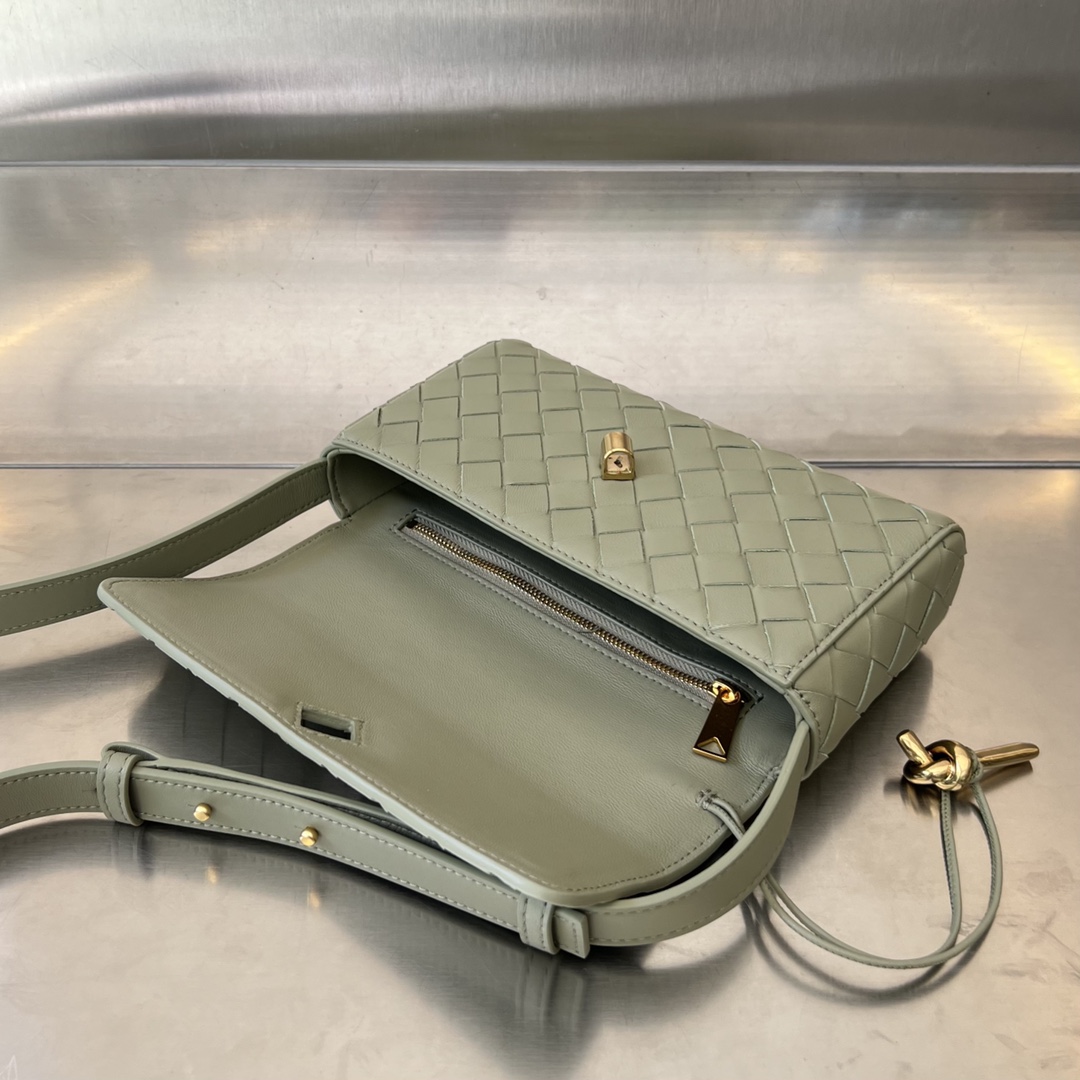 bo*te*ga Ve*ne*ta mini andiamo cross-body bag