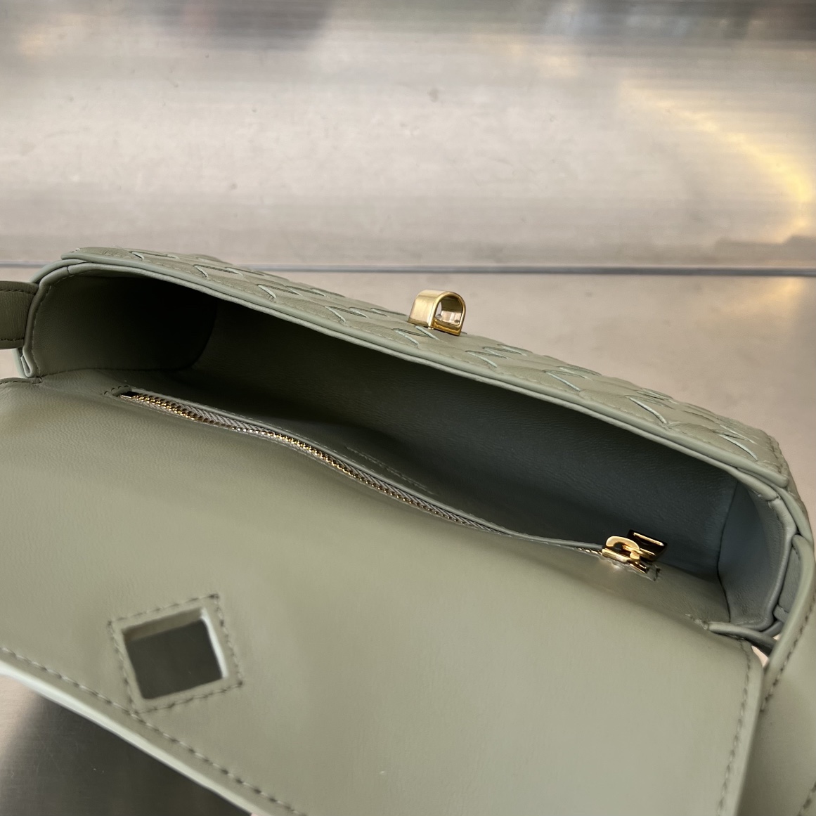 bo*te*ga Ve*ne*ta mini andiamo cross-body bag