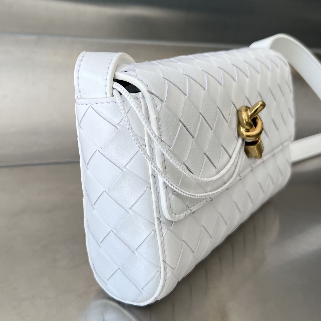 bo*te*ga Ve*ne*ta mini andiamo cross-body bag