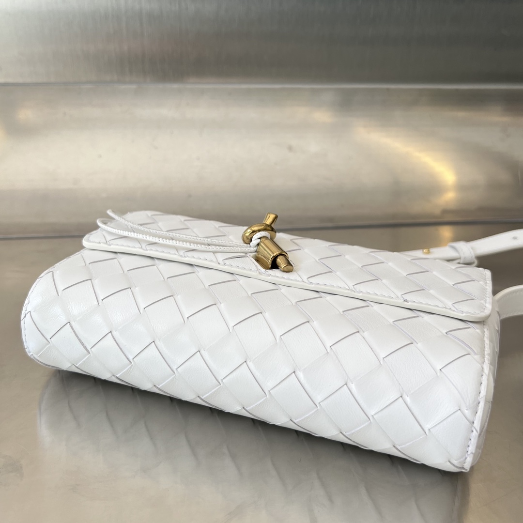 bo*te*ga Ve*ne*ta mini andiamo cross-body bag