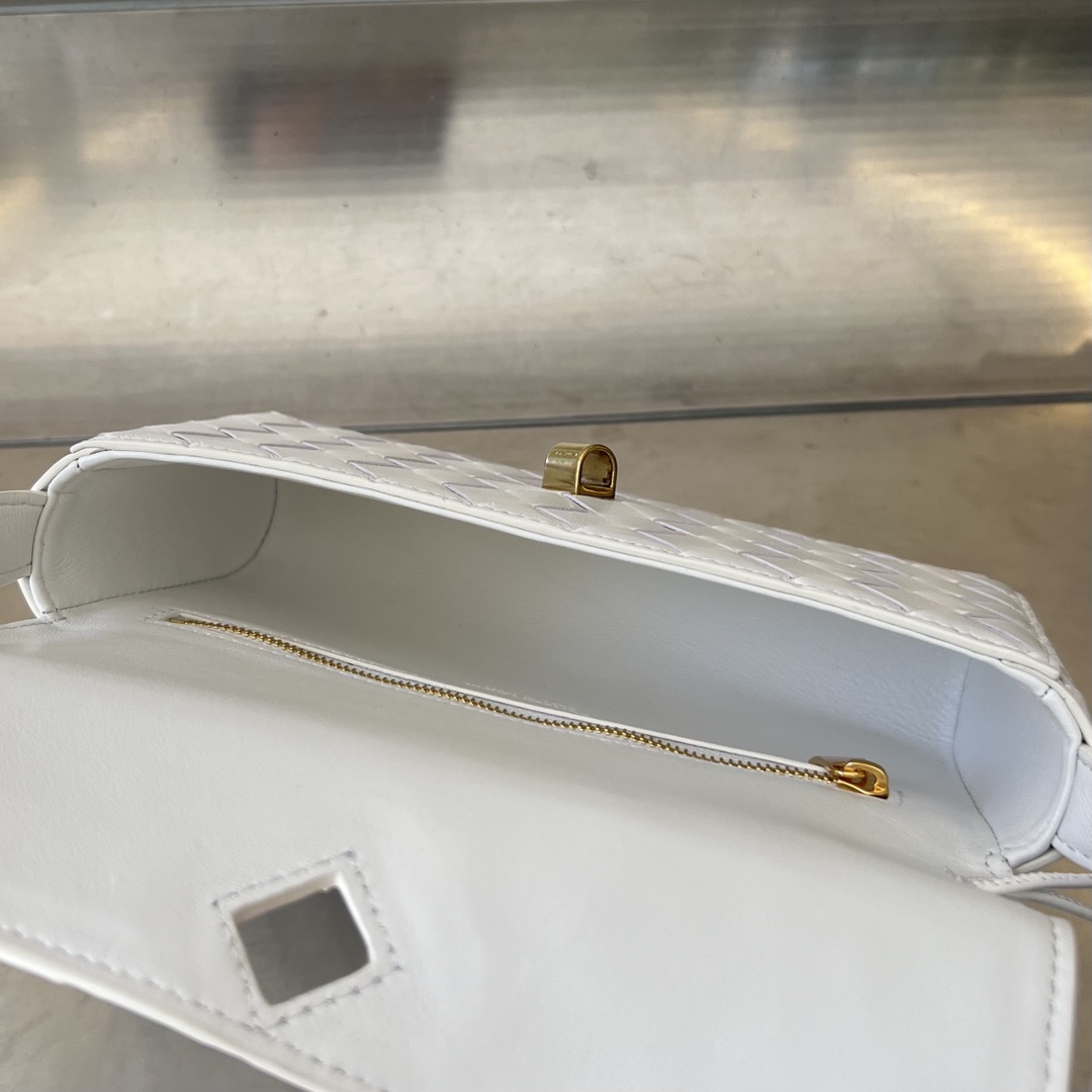 bo*te*ga Ve*ne*ta mini andiamo cross-body bag
