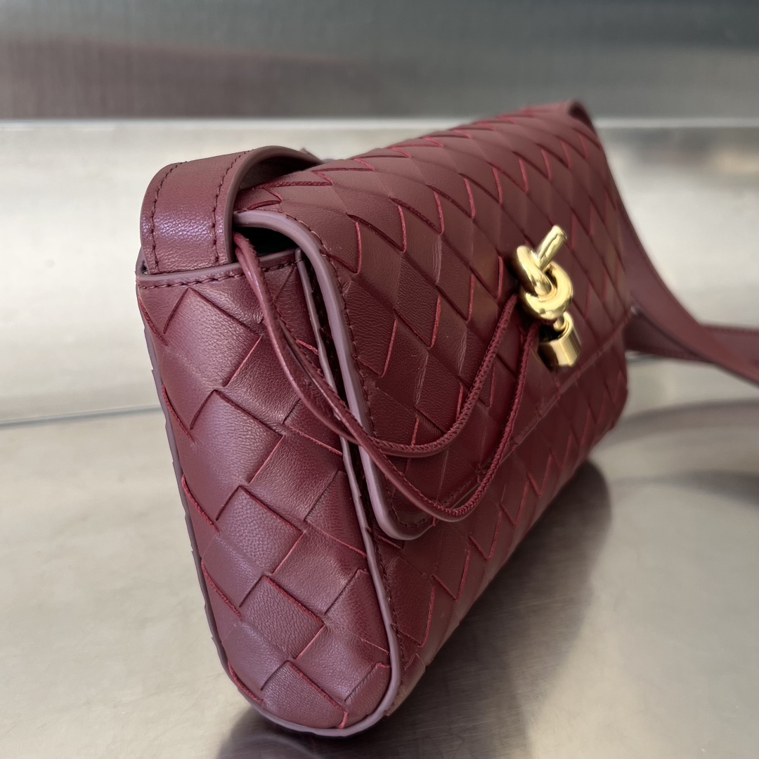 bo*te*ga Ve*ne*ta mini andiamo cross-body bag