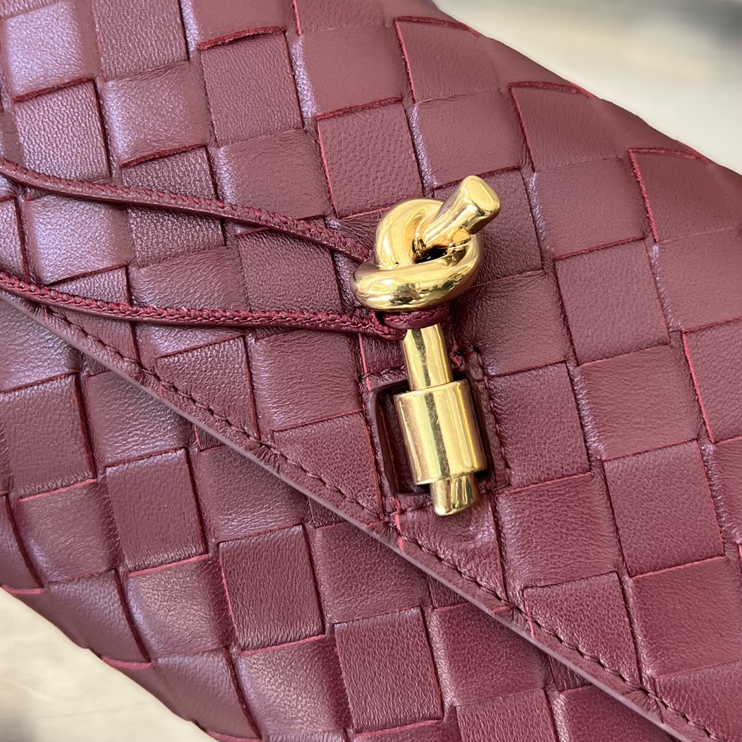 bo*te*ga Ve*ne*ta mini andiamo cross-body bag