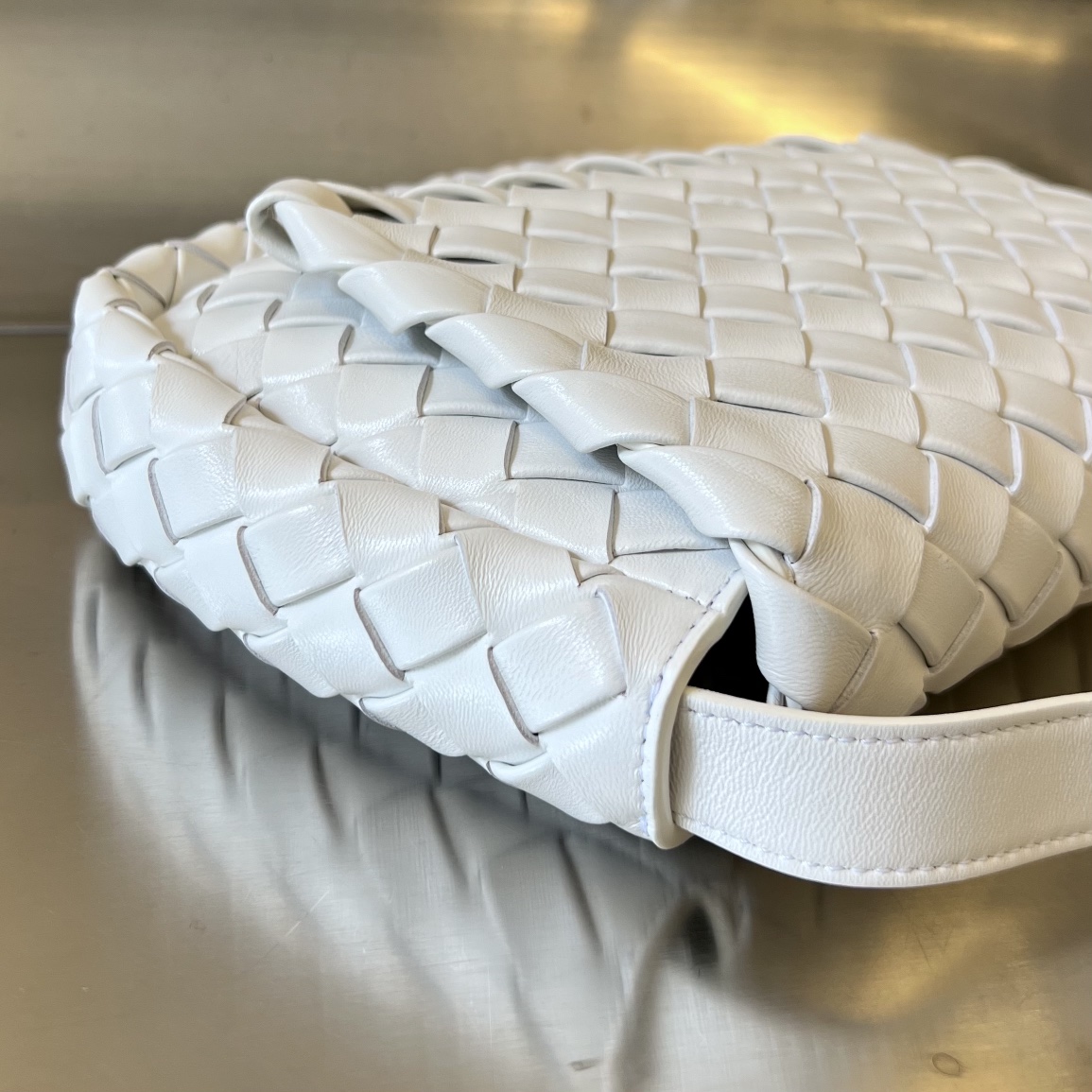 bo*te*ga Ve*ne*ta small cobble messenger