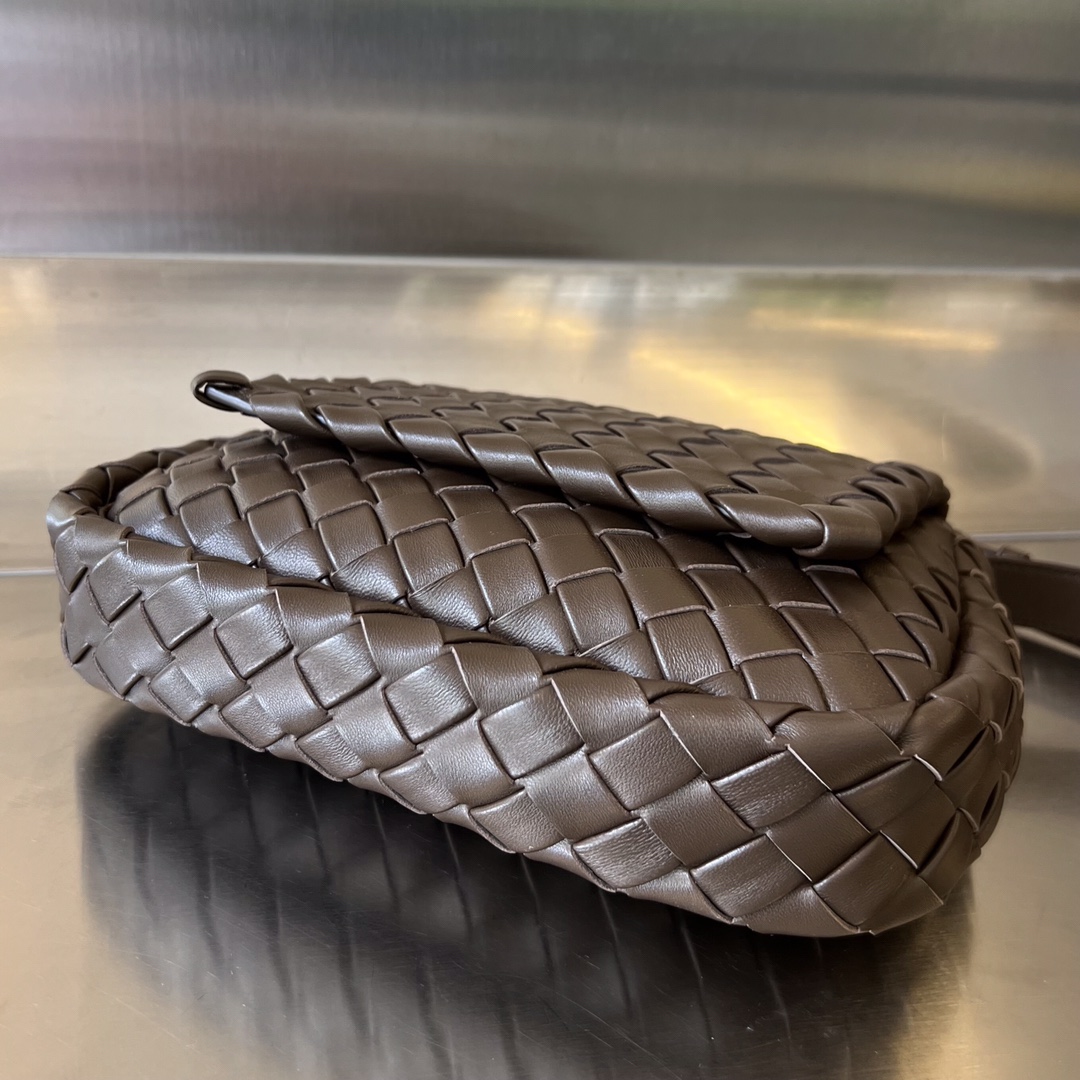 bo*te*ga Ve*ne*ta small cobble messenger