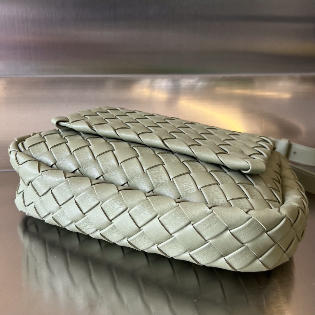 bo*te*ga Ve*ne*ta small cobble messenger