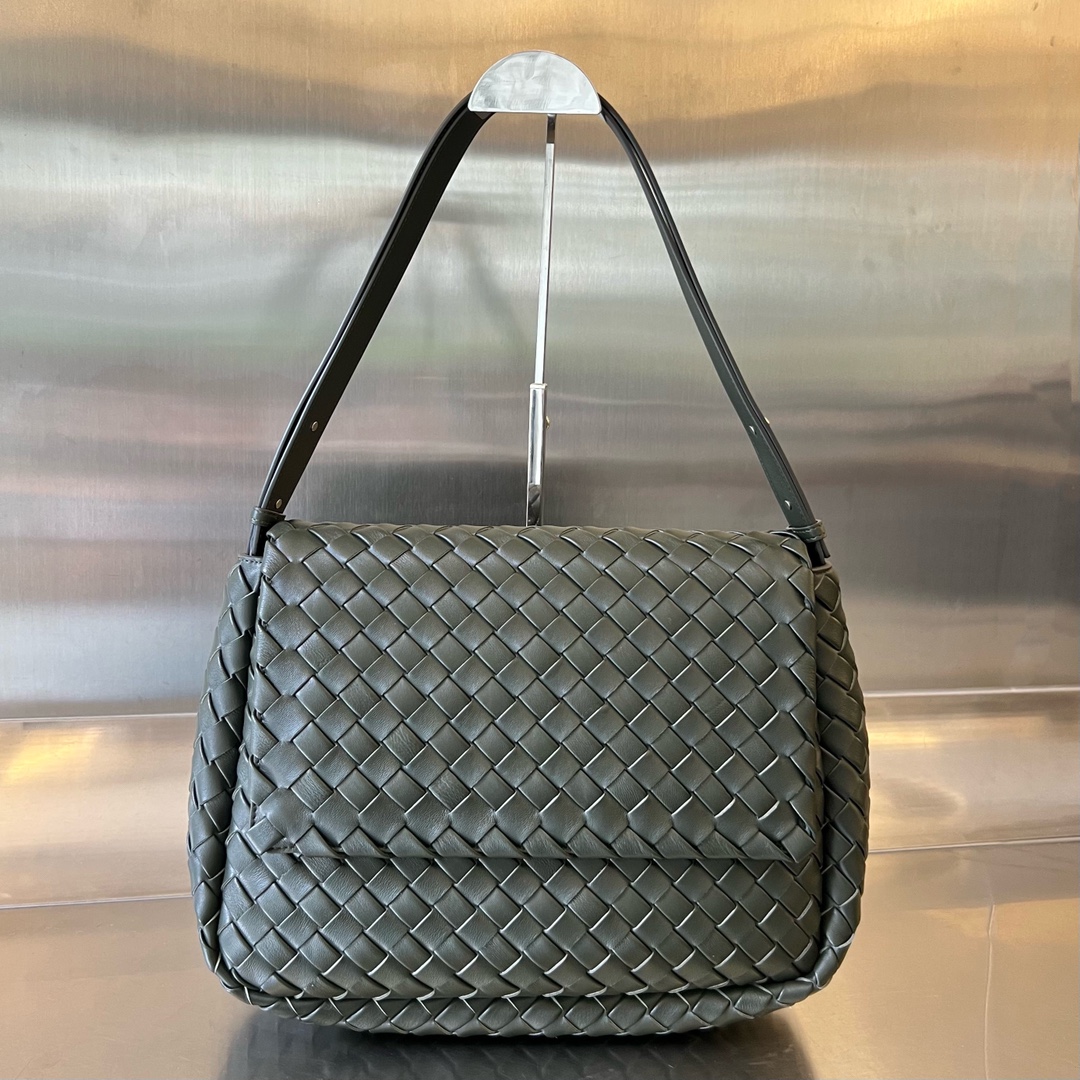 bo*te*ga Ve*ne*ta maxi cobble messenger
