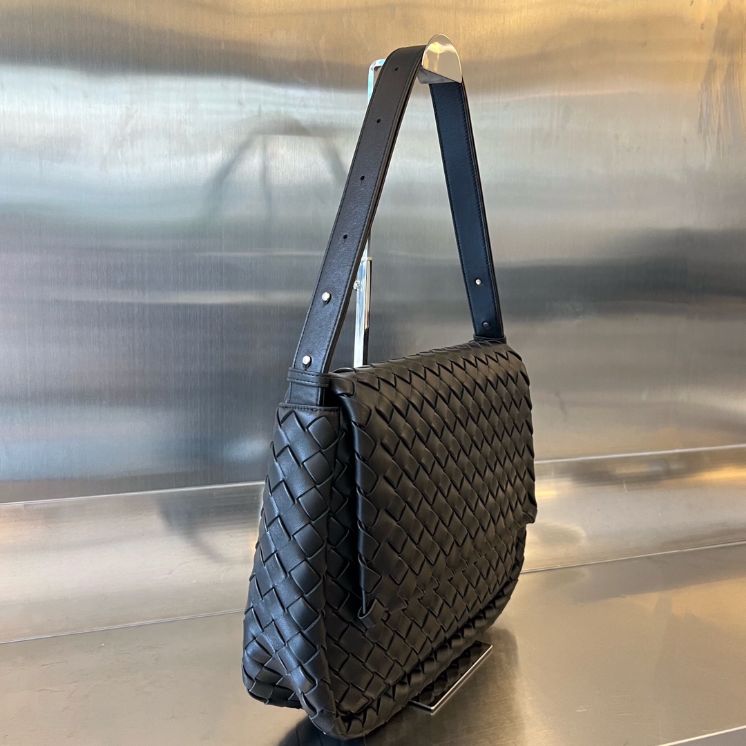 bo*te*ga Ve*ne*ta maxi cobble messenger