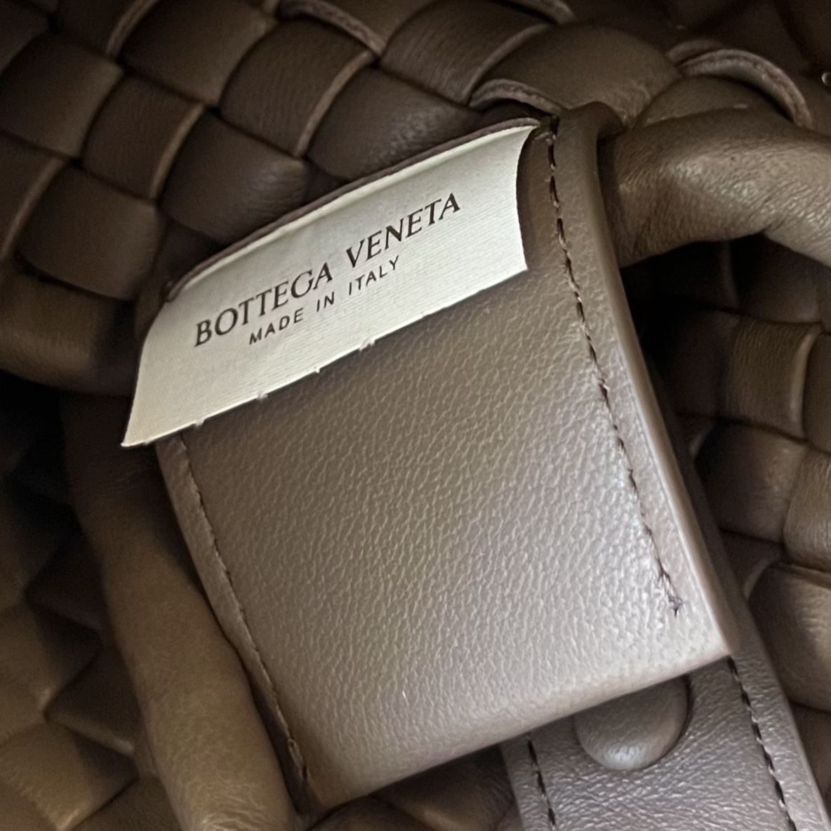 bo*te*ga Ve*ne*ta mini cobble shoulder bag