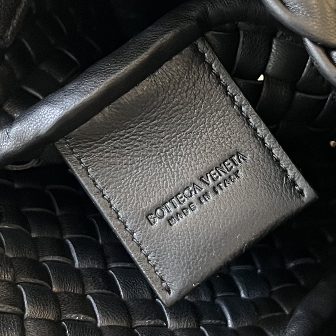 bo*te*ga Ve*ne*ta mini cobble shoulder bag