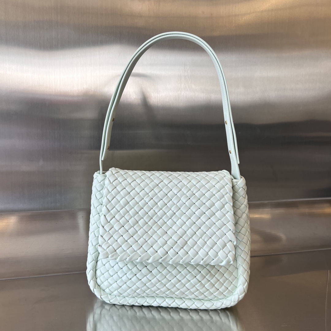 bo*te*ga Ve*ne*ta small cobble shoulder bag