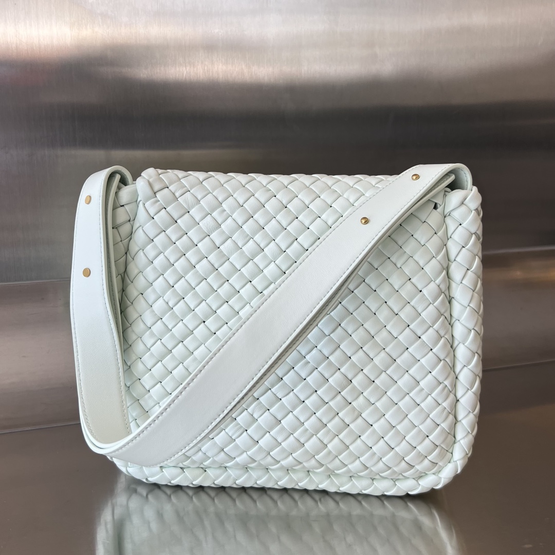 bo*te*ga Ve*ne*ta small cobble shoulder bag