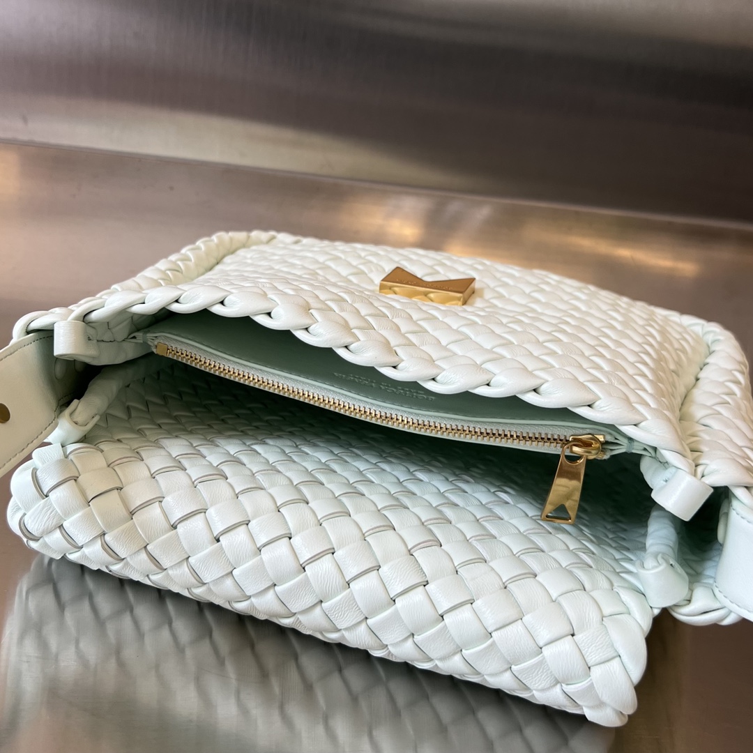 bo*te*ga Ve*ne*ta small cobble shoulder bag