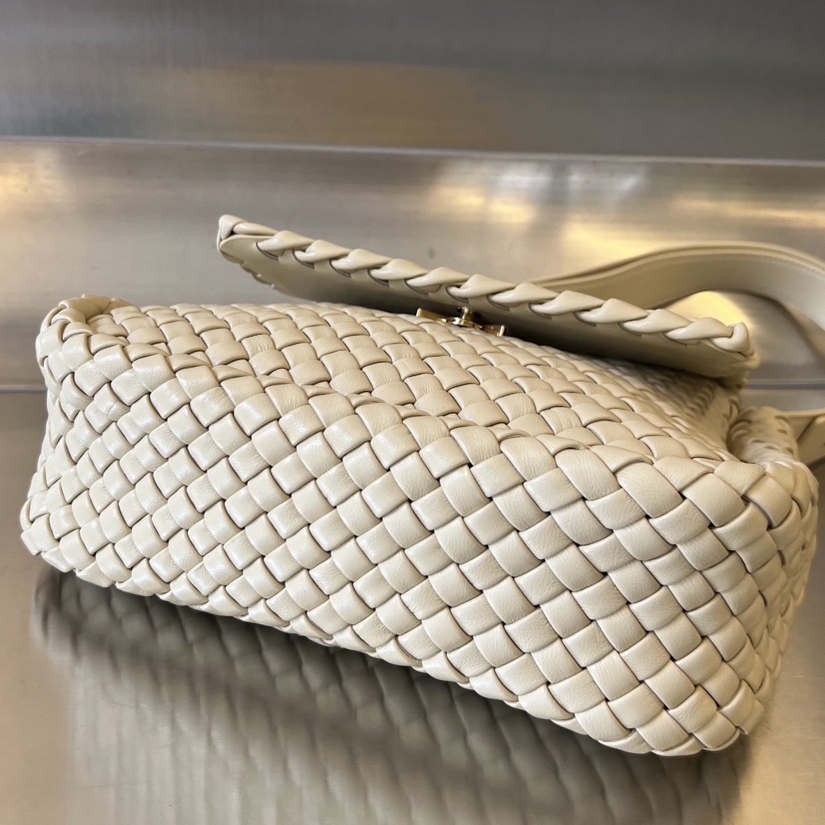 bo*te*ga Ve*ne*ta small cobble shoulder bag